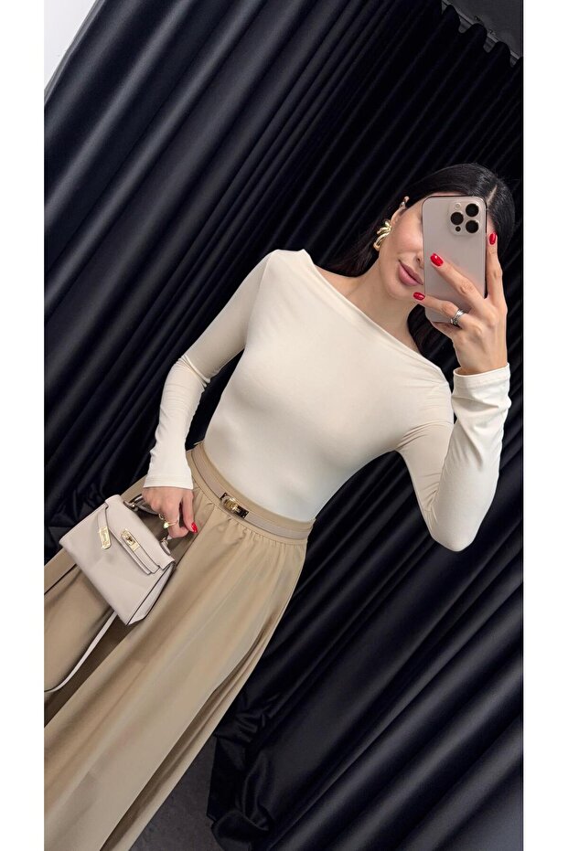 بلوزة إكرو أساسية برقبة قارب - 4