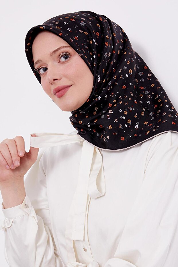 وشاح حريري Twill باللون الأسود