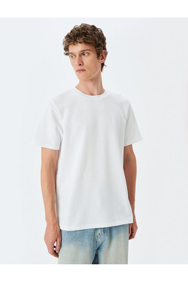 Bisiklet Yaka Regular Fit Kısa Kollu Tok Kumaş Etiket Detaylı Basic Tişört - 3