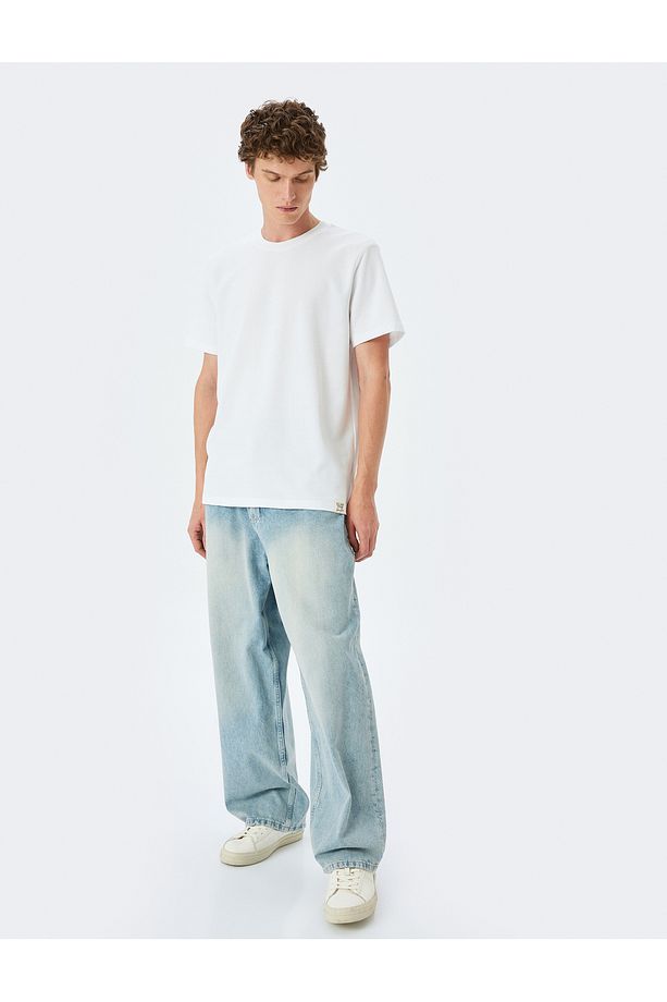 Bisiklet Yaka Regular Fit Kısa Kollu Tok Kumaş Etiket Detaylı Basic Tişört - 1