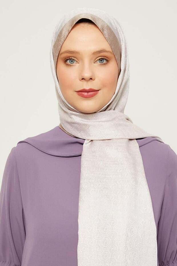 شال مونوغرام بنمط حلقة بيج - 3