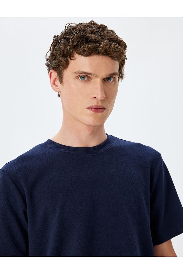 Bisiklet Yaka Regular Fit Kısa Kollu Tok Kumaş Etiket Detaylı Basic Tişört - 1