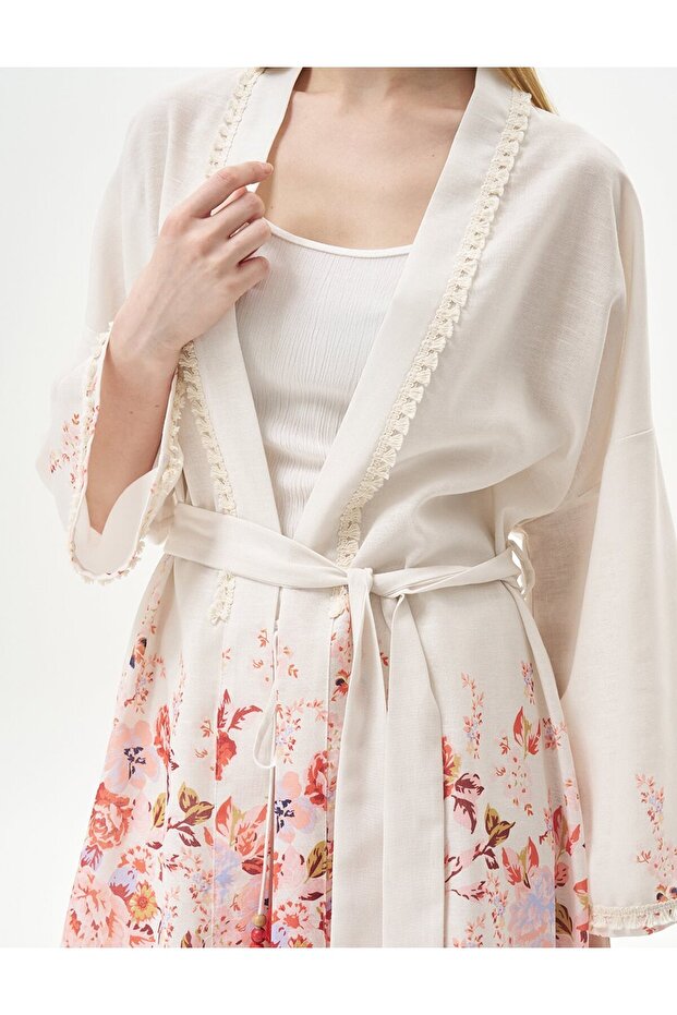 مجموعة مزدوجة منقوشة بالزهور بلون كريمي - 7