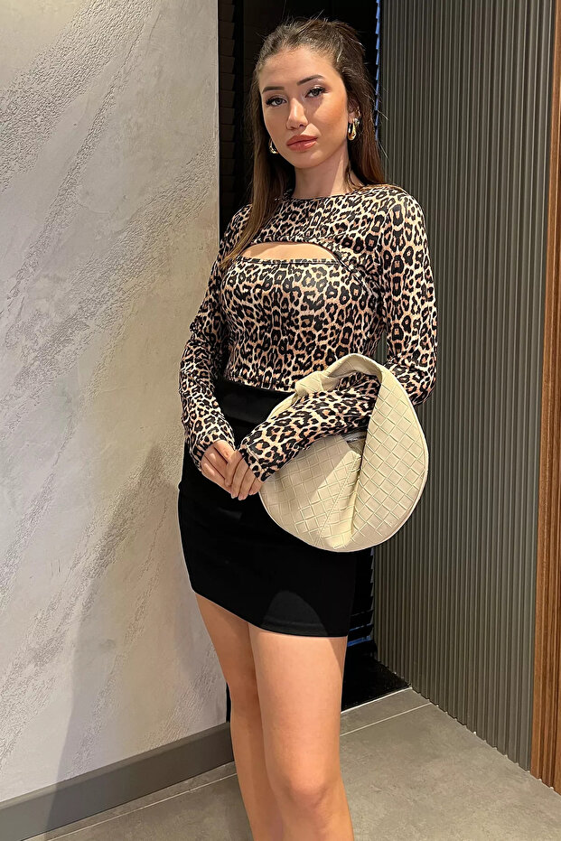 Leopard Print Leopard Print Crop Top Blouse with Front Window - 1