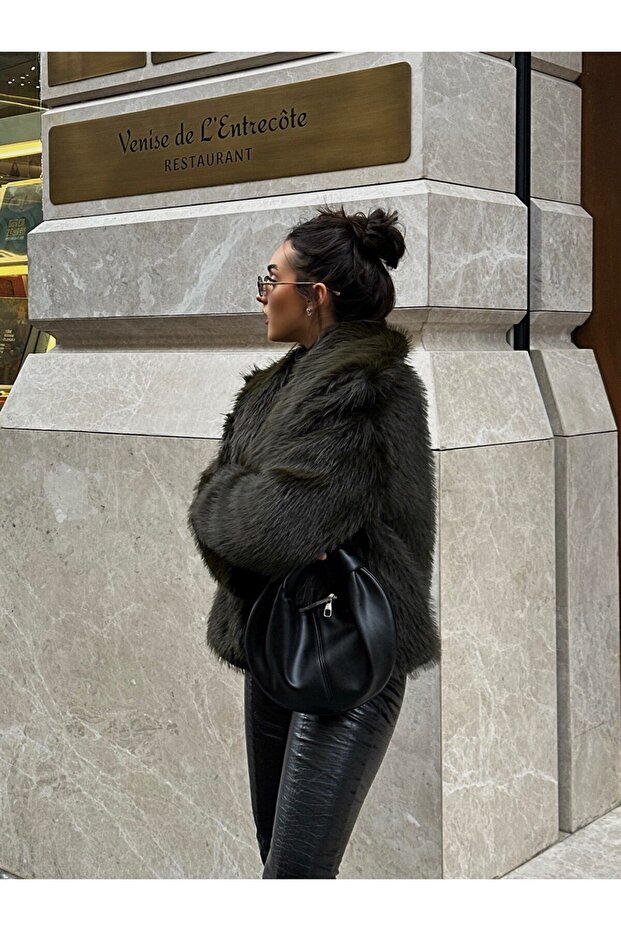 Miękki w dotyku, oversize'owy, pluszowy płaszcz premium - 2