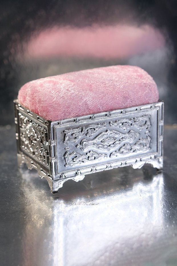 Pink Scarf Shawl Pin Holder Velvet Silver Chest 5006_04