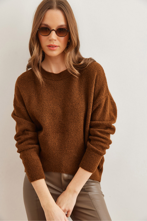 Women's Bitter Brown Bottom Oval Crew Neck Basic Knitwear Sweater Kzk- 19000914