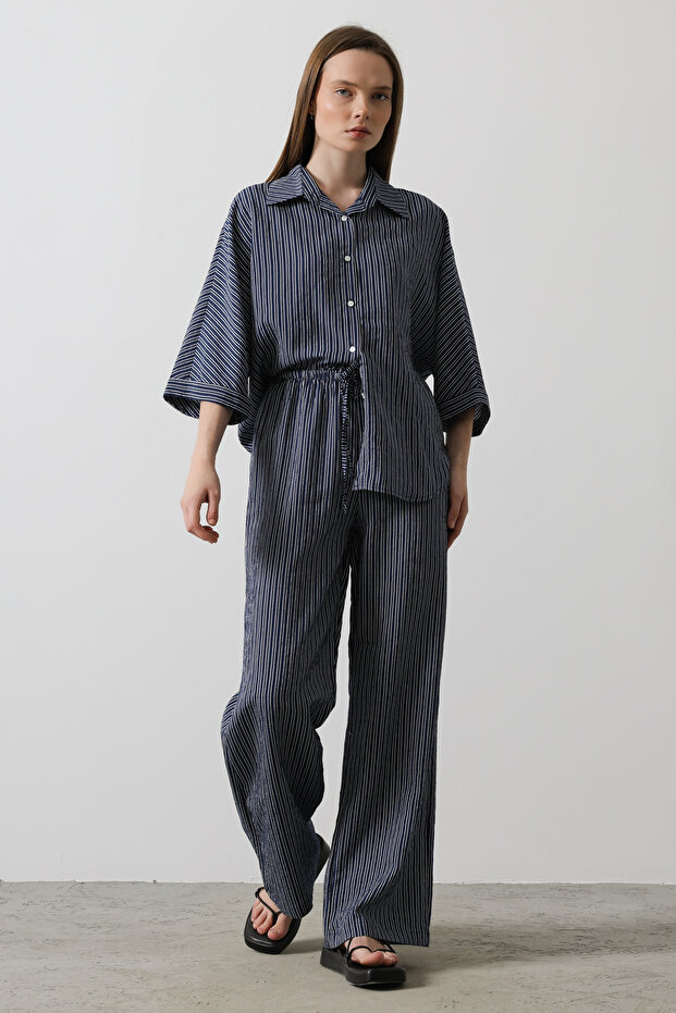 Lacivert Beli Lastikli Bağlama Detaylı Wide Leg/Geniş Paça Çizgili Pantolon TWOSS25PL00043 - 2