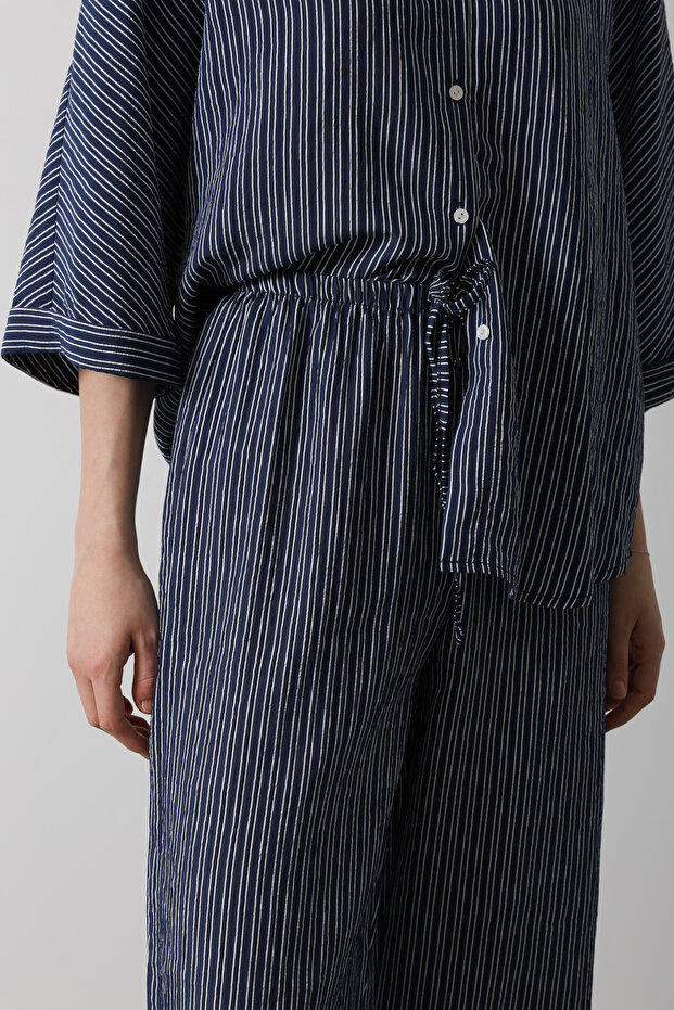 Lacivert Beli Lastikli Bağlama Detaylı Wide Leg/Geniş Paça Çizgili Pantolon TWOSS25PL00043 - 5