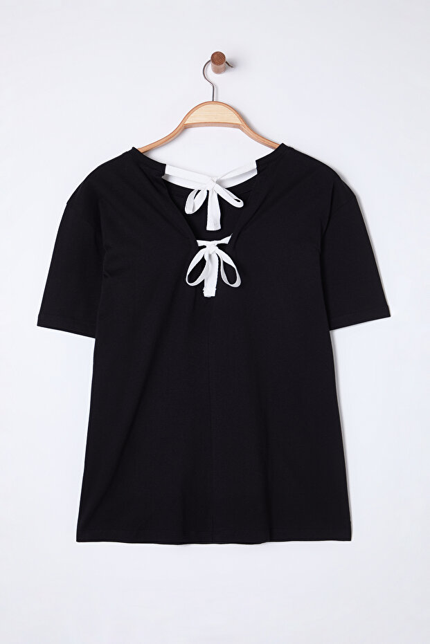 Siyah Regular Fit Sırtı Bağlama/Fiyonk Detaylı Örme Büyük Beden T-shirt TBBSS25BF00000 - 9