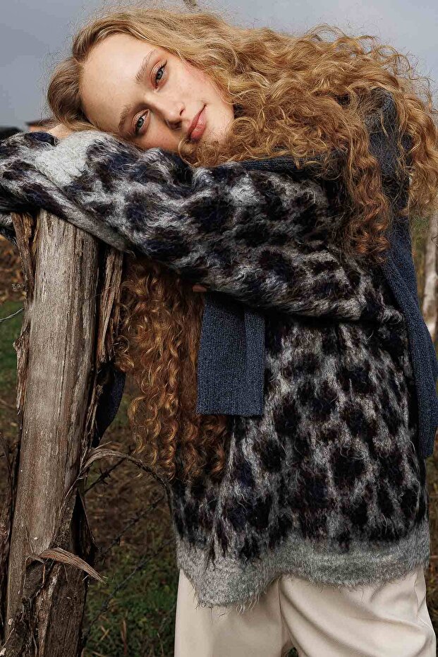 Brown Leopard Patterned Sweater - 3