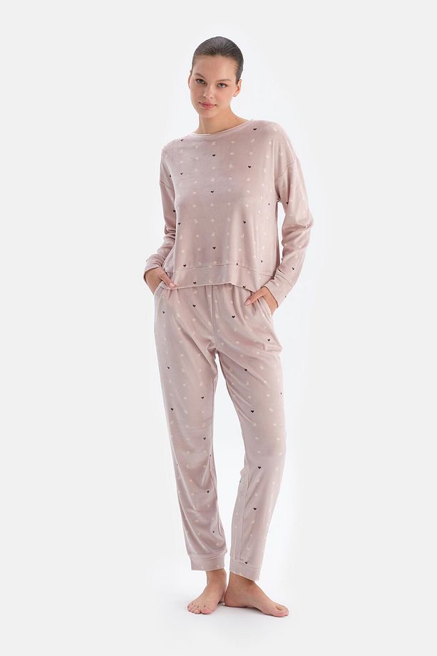 Pudra Mıkroprınt Baskılı Uzun Kollu Kadife Pijama Takımı - 4