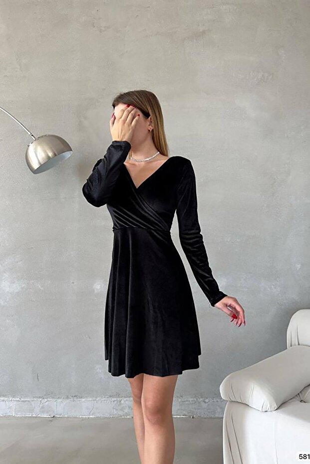 Siyah Kruvaze Yaka Uzun Kol Basic Kadife Kumaş Kloş Elbise - 5