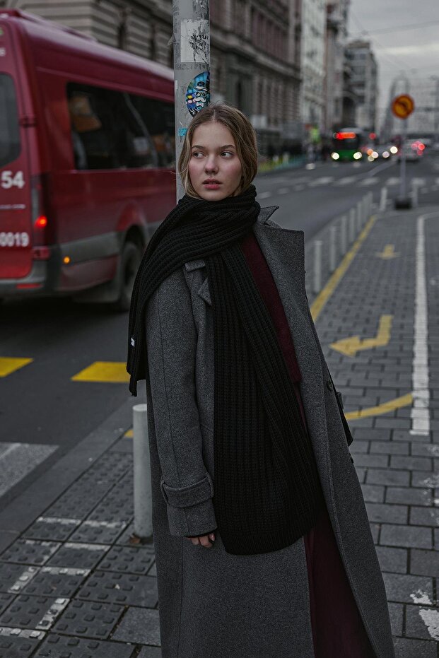 Eșarfă neagră tricotată simplă - 1