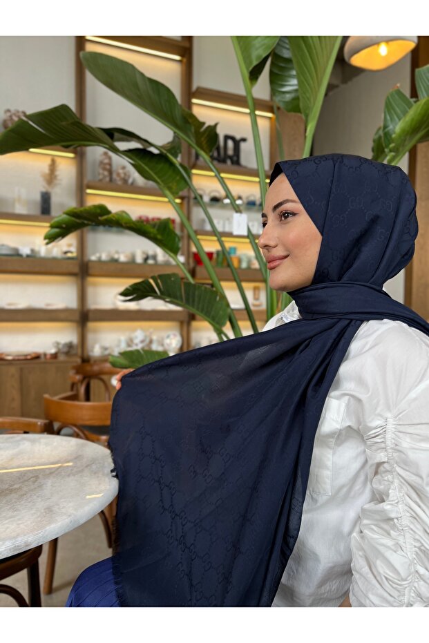 شال بنمط G أزرق داكن