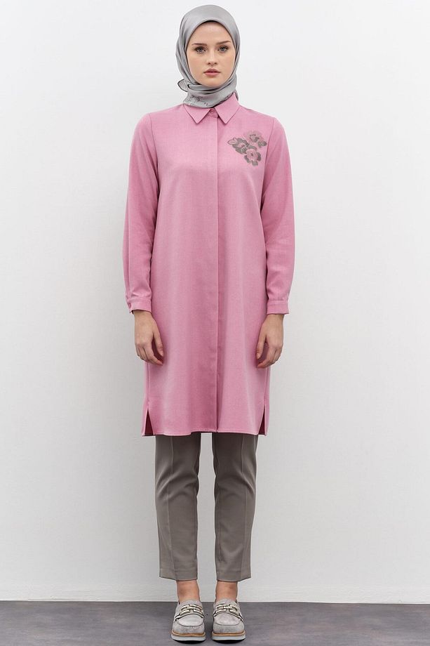 Aplike Nakışlı Yırtmaçlı Tunik - Pembe - 1