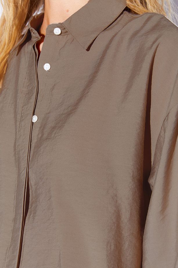 Kahve Modal Soft Dokulu Yumuşak Gizli Pat Detaylı Oversize Kadın Gömlek | Mks168262-01 - 5