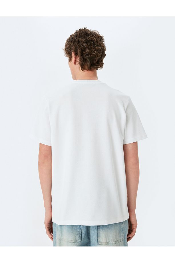 Bisiklet Yaka Regular Fit Kısa Kollu Tok Kumaş Etiket Detaylı Basic Tişört - 4