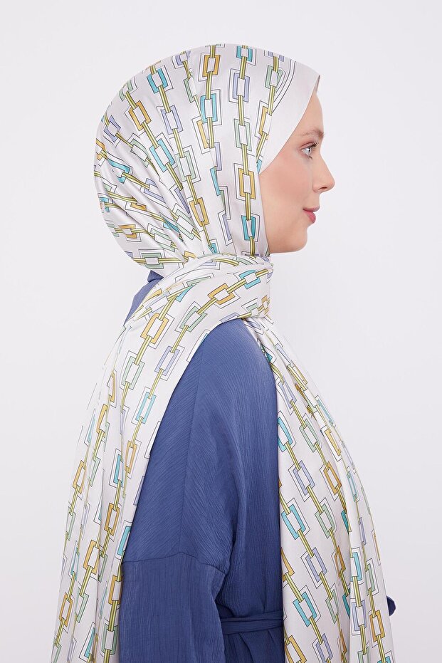 شال ملاك بنمط سلسلة مربعة باللون البيج - 3