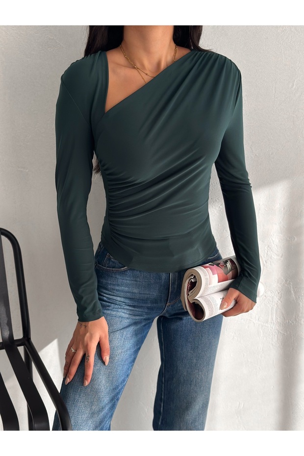 Women's Emerald Green V Low-Cut Detail Double-Layer Sandy Fabric Blouse