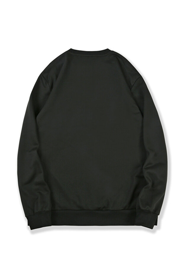 Plain Basic Crew Neck Sweatshirt - Stylish and Comfortable Design - 2