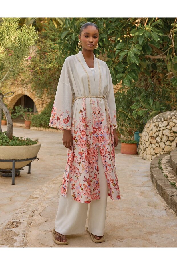 مجموعة مزدوجة منقوشة بالزهور بلون كريمي - 1