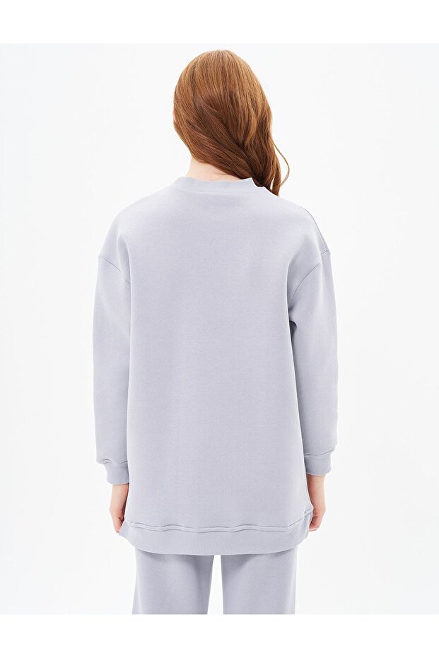 سويت شيرت رمادي برقبة دائرية 3 خيوط - 6