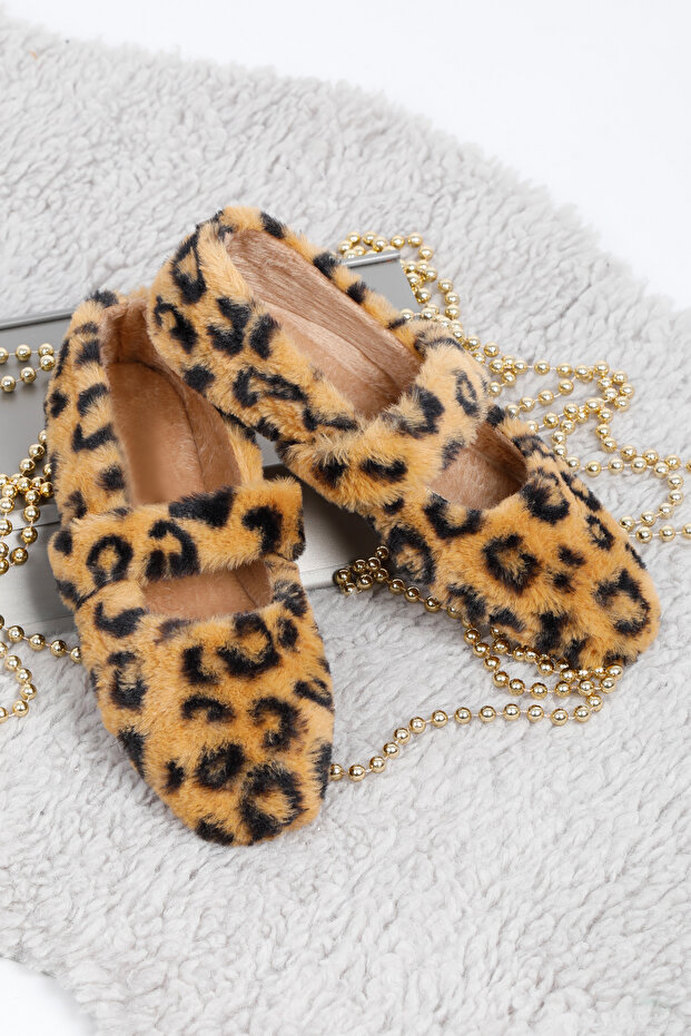 Ultra Soft Plush Women's Home Slippers with Light Soles
