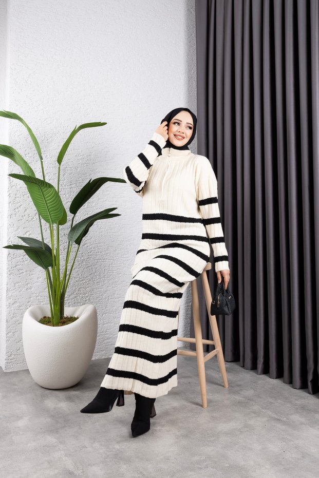 Women's Striped and Zippered Stand Collar Knitwear Dress