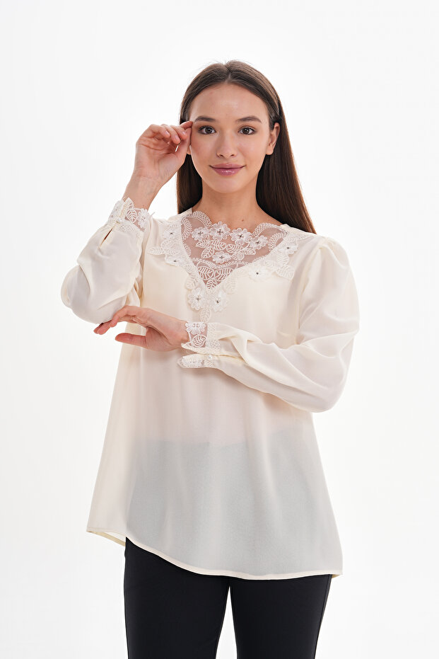 Women's Plus Size Robe Lace Stone Embroidered Crepe Blouse B0052