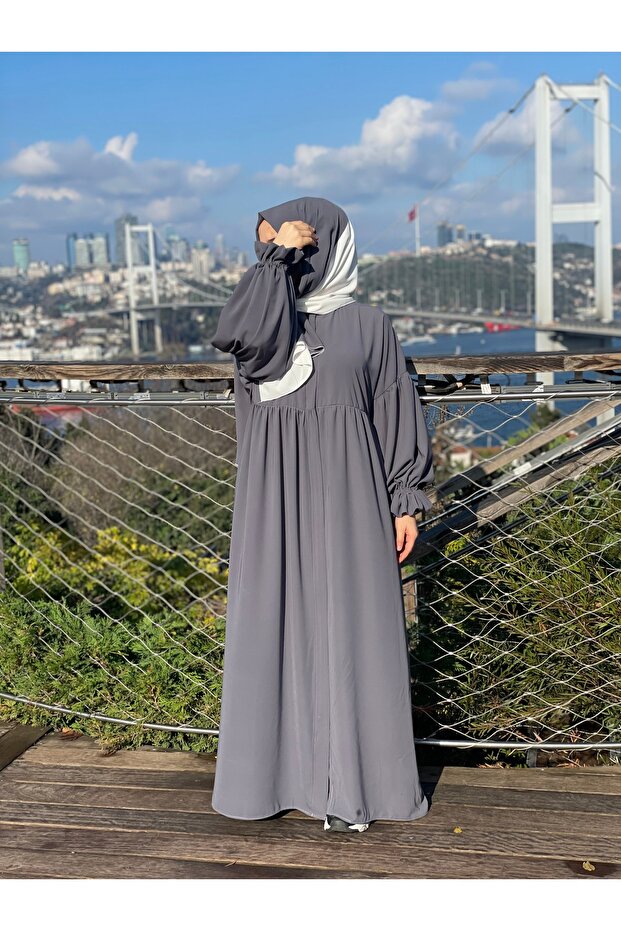 Ferace مع رداء رمادي