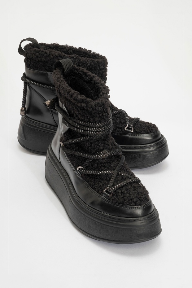 Di̇la Women's Black Faux Fur Snow Boots with Thick Soles