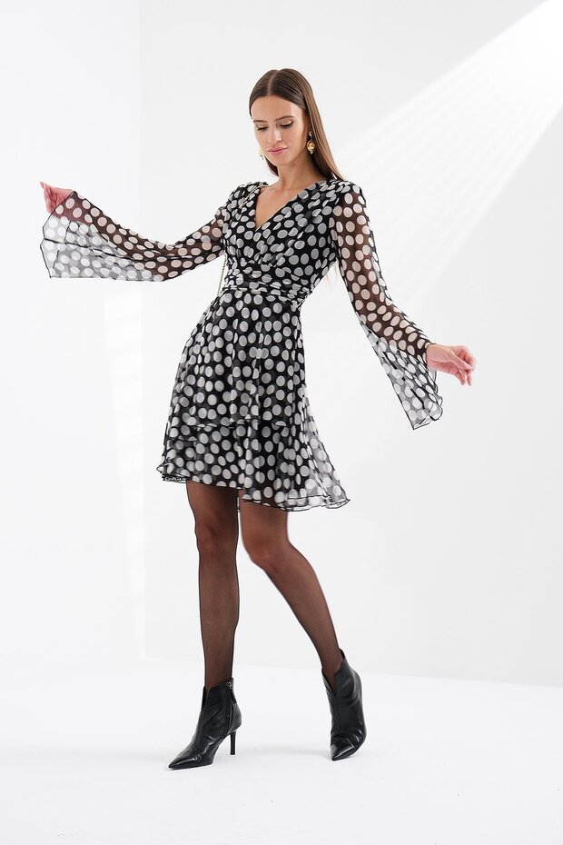 V Yakalı Puantiyeli Elbise - 2