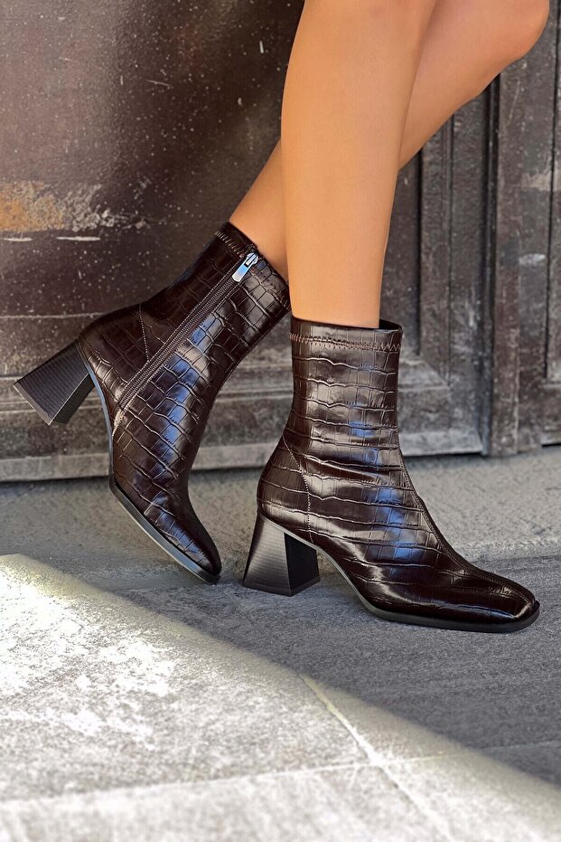 Dámské kozačky na podpatku s tupou špičkou v hnědém vzoru Salex - 7