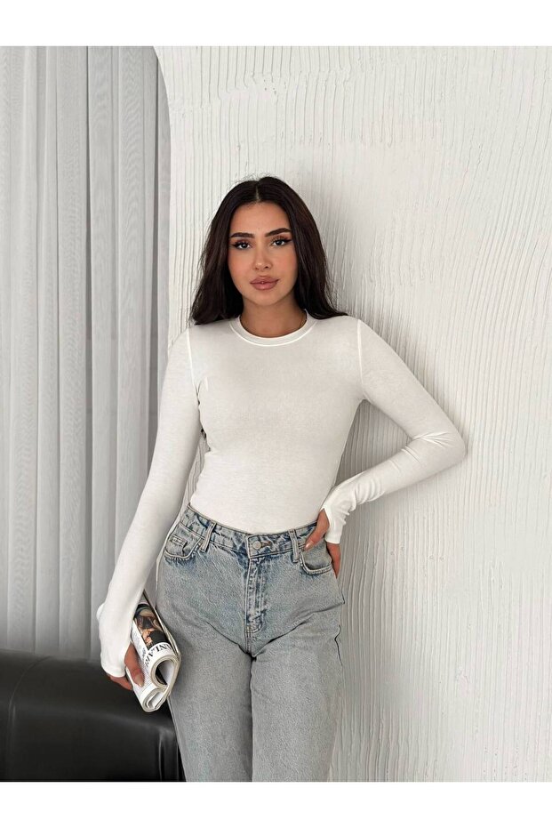 تي شيرت أساسي بأكمام طويلة ومفصل بأصابع القدم