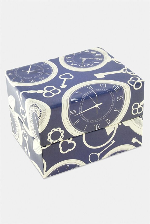 صندوق ساعة منقوش على مدار الساعة - 1