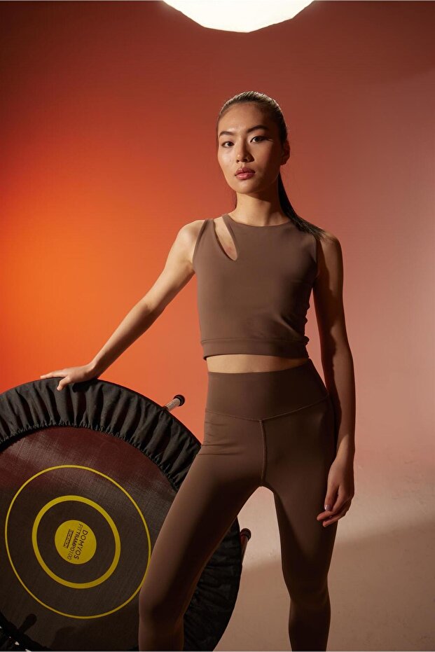 Shoulder Detailed Sports Crop Blouse