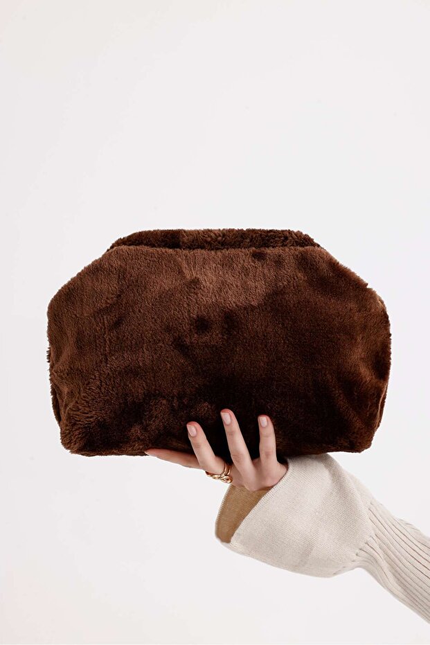 Heybes Women's Dark Brown Plush Teddy Clutch Bag