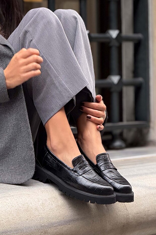 Queena fekete mintás valódi bőr vastag talpú női cipő - 1