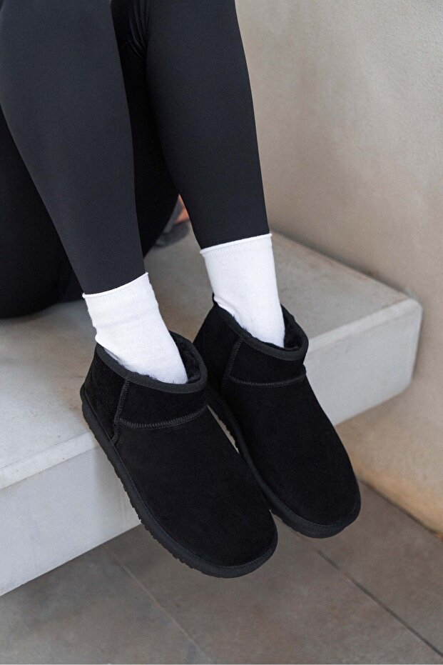 Schwarze Mini-Damenstiefel aus echtem Wildleder mit flacher Sohle und Fell innen - 4