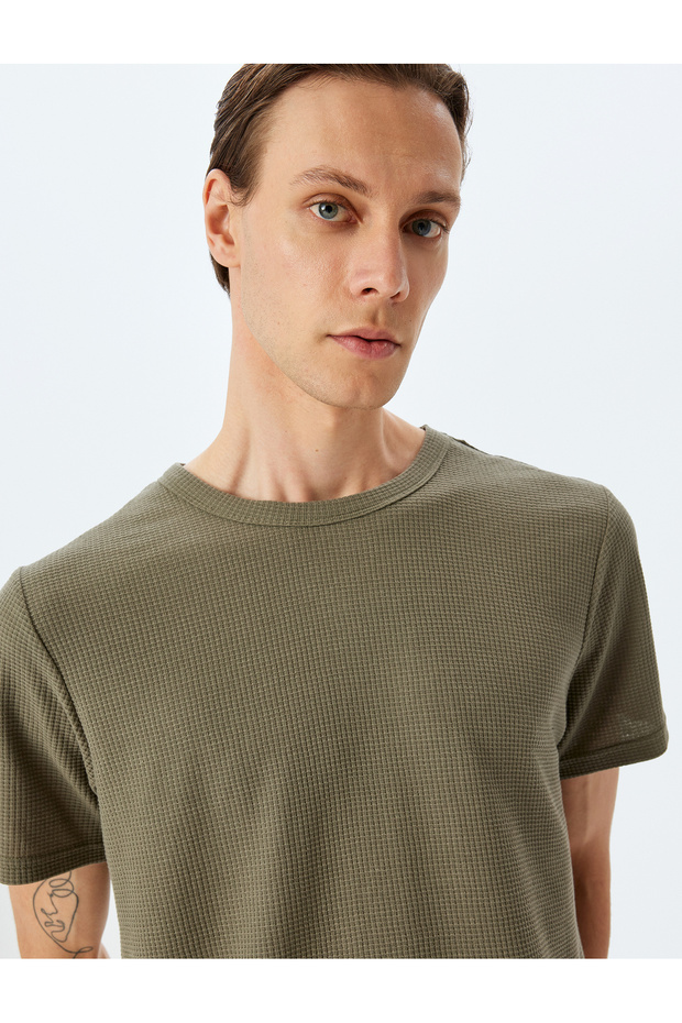 Short Sleeve Regular Fit Label Detailed Waffle Textured Cotton Blended Crew Neck T-Shirt