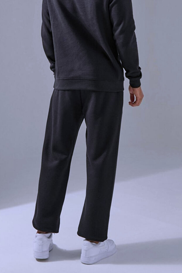 بنطال رياضي أساسي بدون طباعة للرجال مع جيوب جانبية - 2