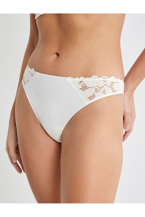 Dantel Detaylı String Külot - 5