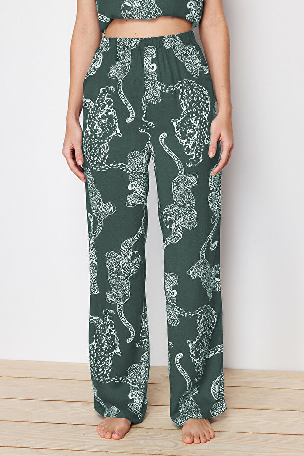 Yeşil Kaplan Desenli İp Askılı Viskon Dokuma Pijama Takımı THMSS24PT00127 - 3