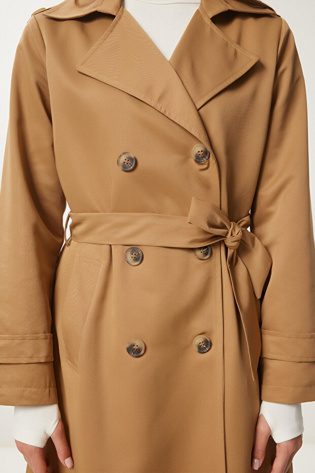 Kamelfarbener Damen-Trenchcoat mit zweireihigem Ausschnitt und Gürtel – DD01346 - 4