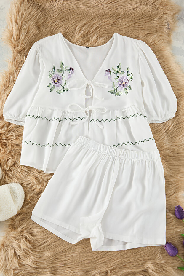 Beyaz Çiçekli Nakışlı Bağlama/Fiyonk Detaylı Viskon Şortlu Dokuma Pijama Takımı THMSS25PT00027 - 6