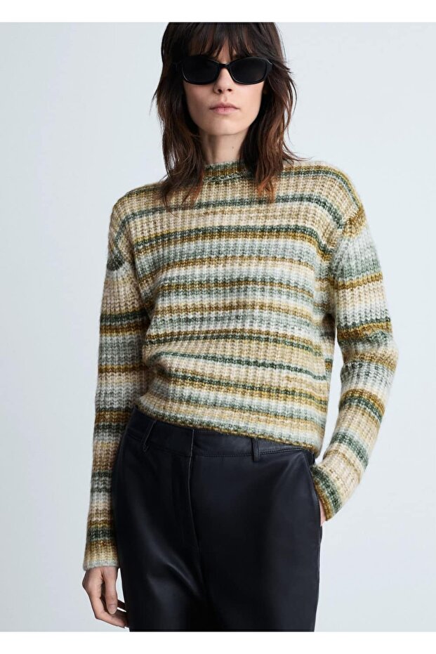 Round neck striped sweater