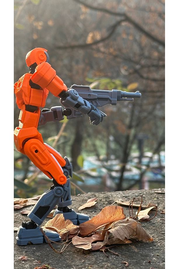 Titan Koleksiyonu Mark 13 Oynar Eklemli Robot Figür Oyuncak 18 cm Turuncu - 1