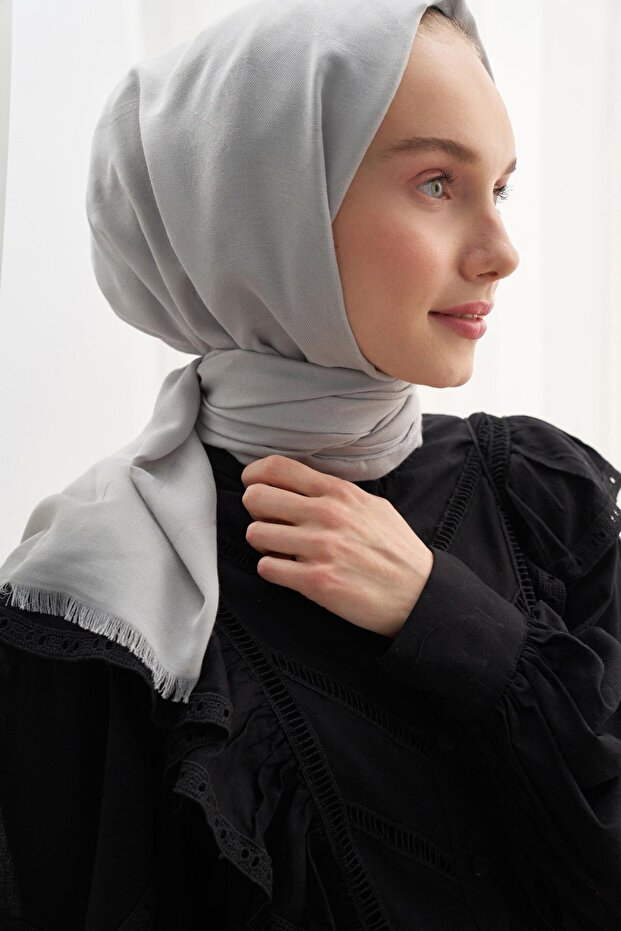Vence Double-Sided Geometric Pattern Silk Shawl Light Gray