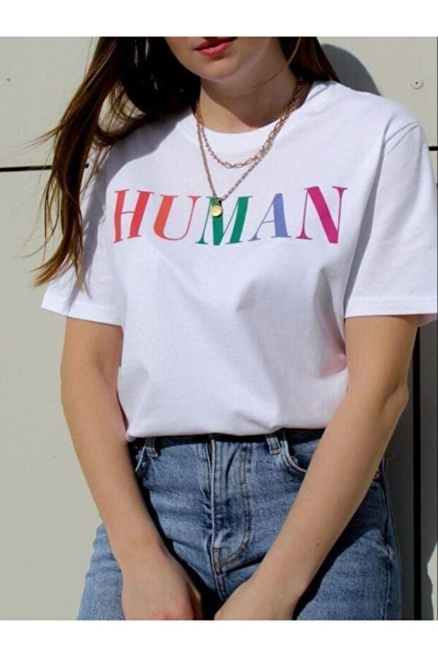 تي شيرت نسائي أبيض كبير الحجم مطبوع عليه Human